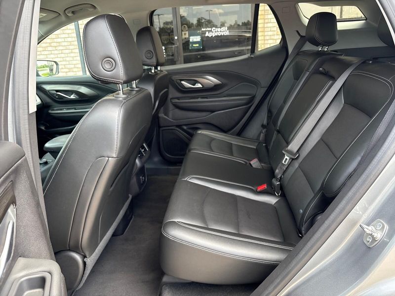 Used 2024 GMC Terrain SLTImage 4