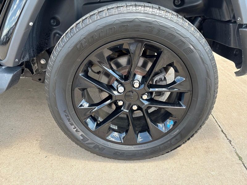 Used 2021 Jeep Wrangler Unlimited SaharaImage 12