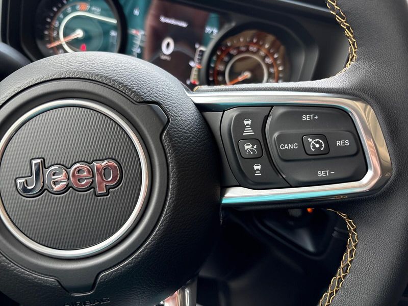 2025 Jeep Wrangler 4-door SaharaImage 14