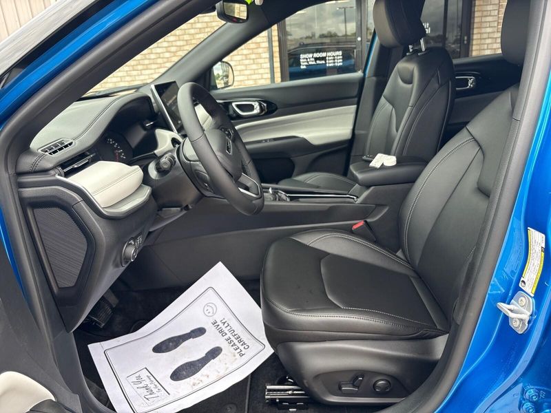 2025 Jeep Compass Limited 4x4Image 3