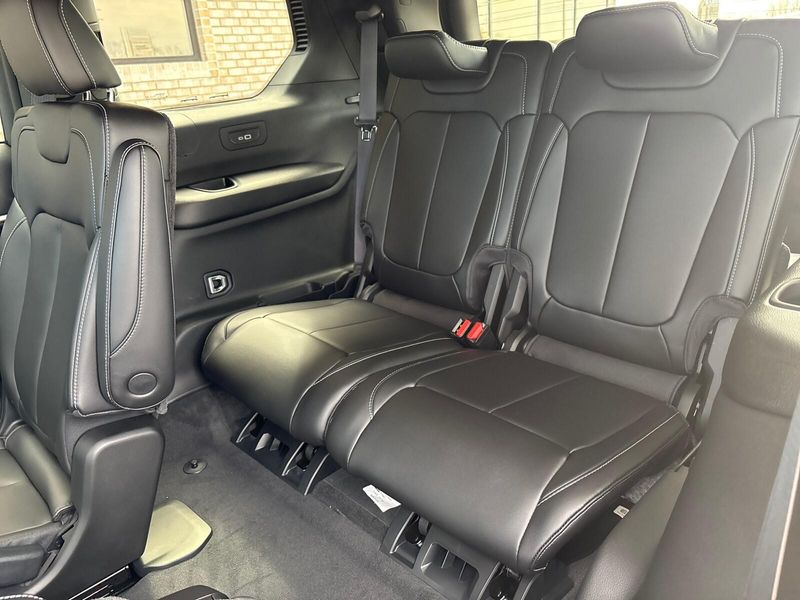 New 2026 Jeep Grand Cherokee L Limited 4x4Image 6