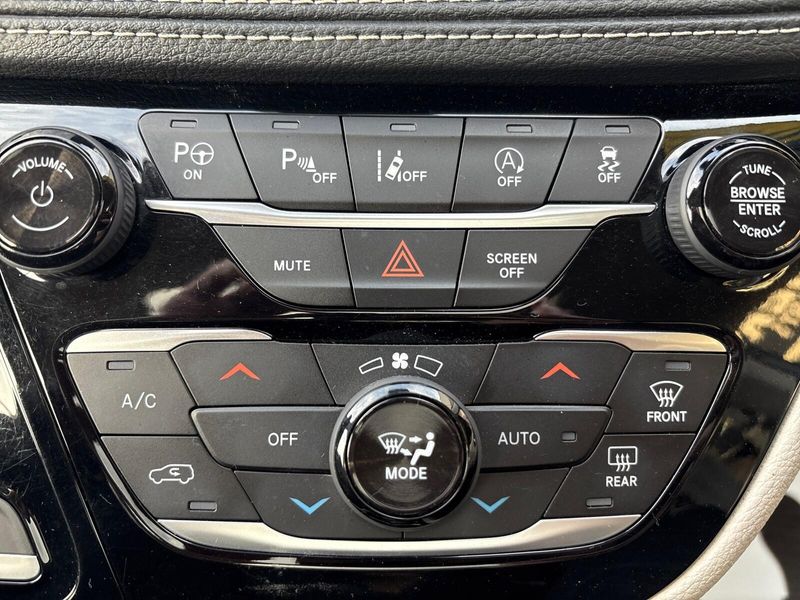 Used 2023 Chrysler Pacifica LimitedImage 26