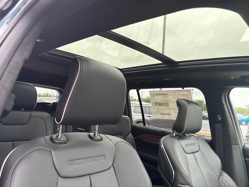 New 2026 Jeep Grand Cherokee L Summit 4x4Image 10