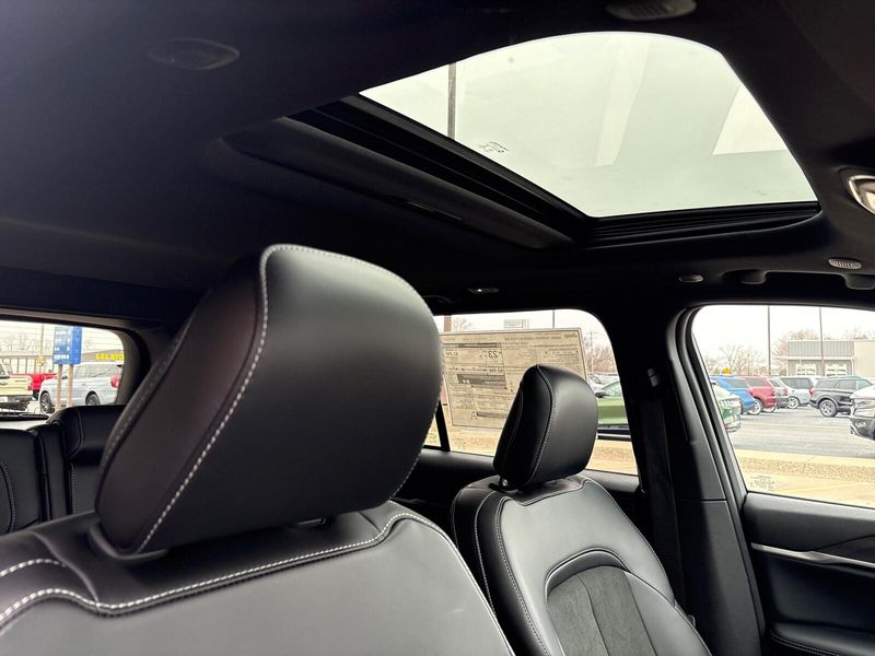 New 2026 Jeep Grand Cherokee Laredo Altitude 4x4Image 8