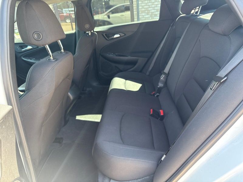 Used 2023 Chevrolet Malibu LSImage 4
