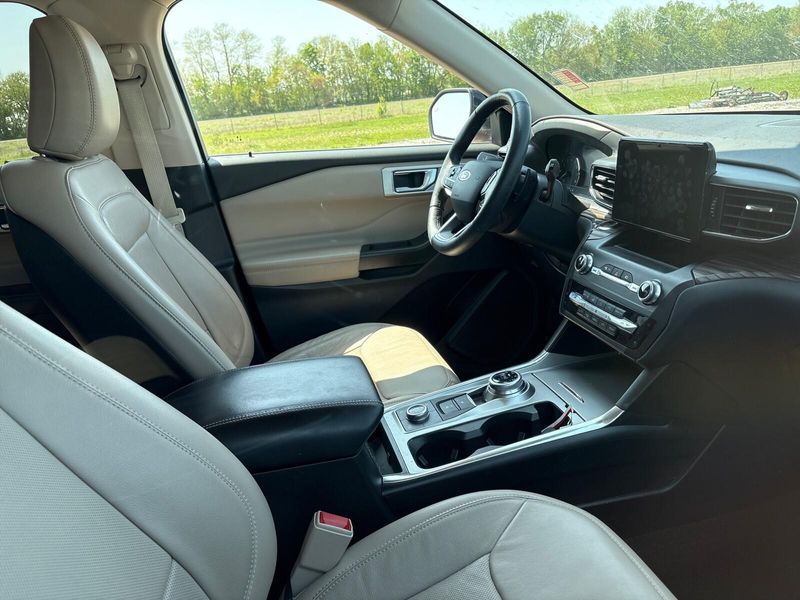 2020 Ford Explorer LimitedImage 9
