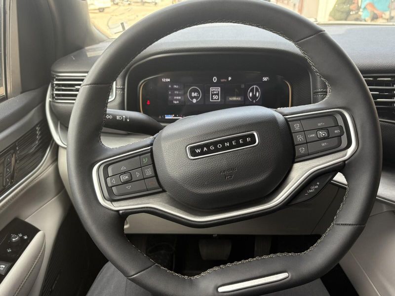 2025 Jeep Wagoneer L Series IIIImage 13
