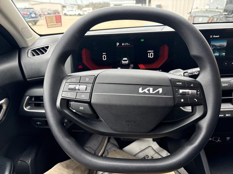 Used 2025 Kia K4 LXSImage 13