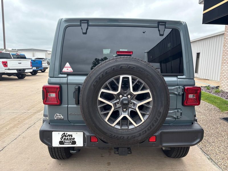 New 2026 Jeep Wrangler 4-door SaharaImage 18