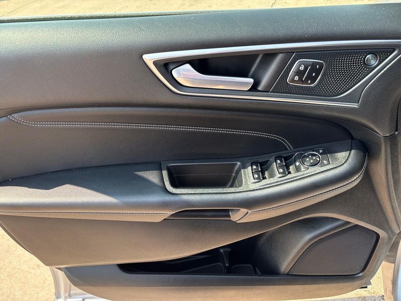 2023 Ford Edge TitaniumImage 12