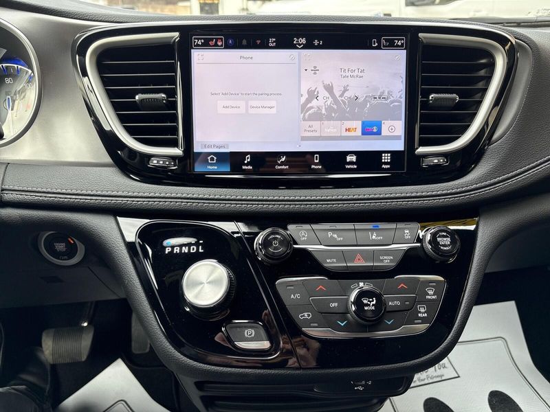 New 2026 Chrysler Pacifica SelectImage 17