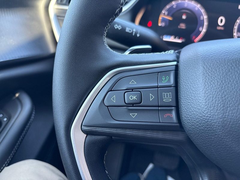 New 2025 Jeep Grand Cherokee L Laredo X 4x4Image 17