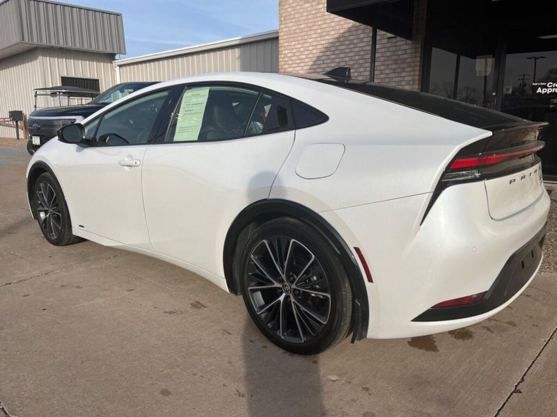 2024 Toyota Prius XLEImage 11