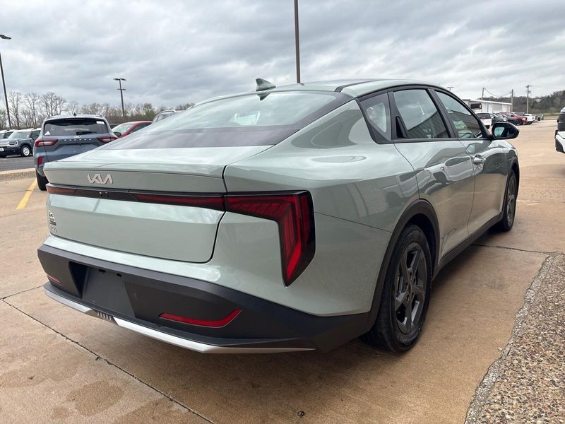 Used 2025 Kia K4 LXImage 8