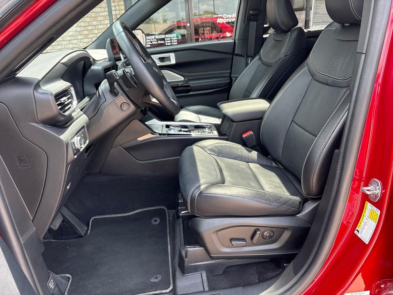 2021 Ford Explorer STImage 4