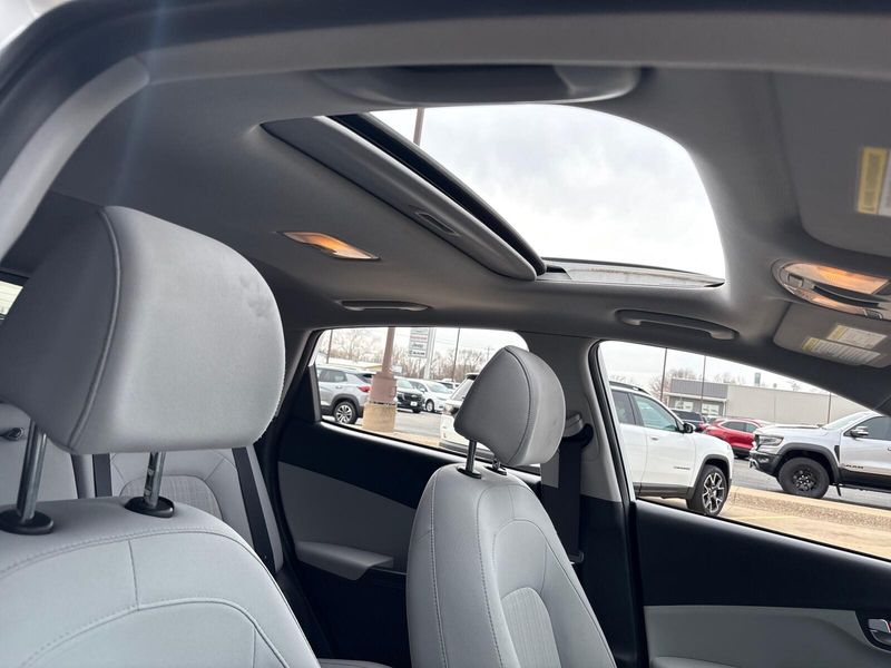 Used 2022 Hyundai Kona SELImage 8