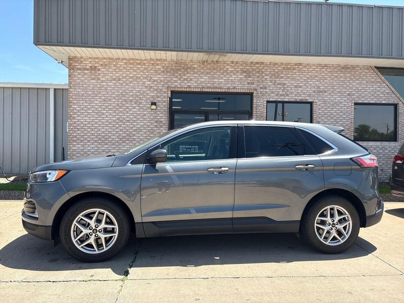 Used 2024 Ford Edge SELImage 2