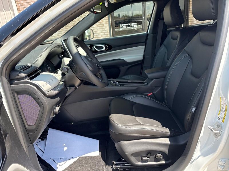 2025 Jeep Compass Limited 4x4Image 3