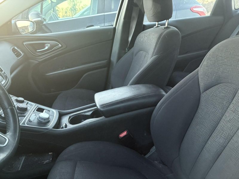 Used 2015 Chrysler 200 LimitedImage 10