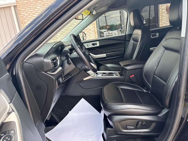 Used 2024 Ford Explorer XLTImage 3