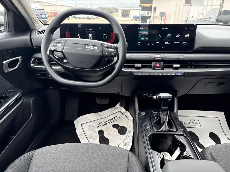 Used 2025 Kia K4 LXSImage 5