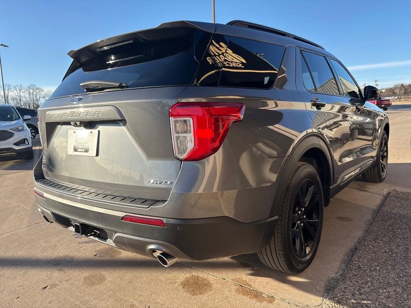 Used 2023 Ford Explorer XLTImage 9