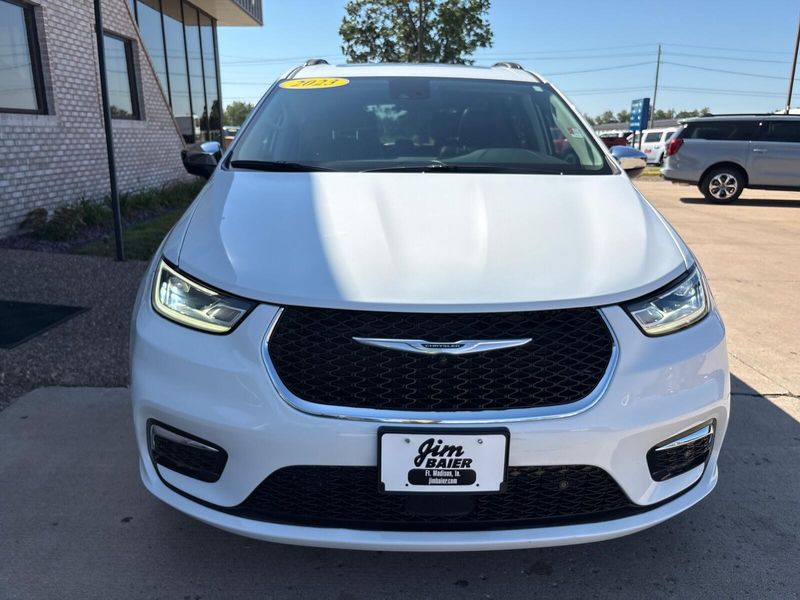 Used 2023 Chrysler Pacifica LimitedImage 7