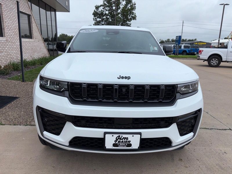New 2027 Jeep Grand Cherokee Limited ReserveImage 7