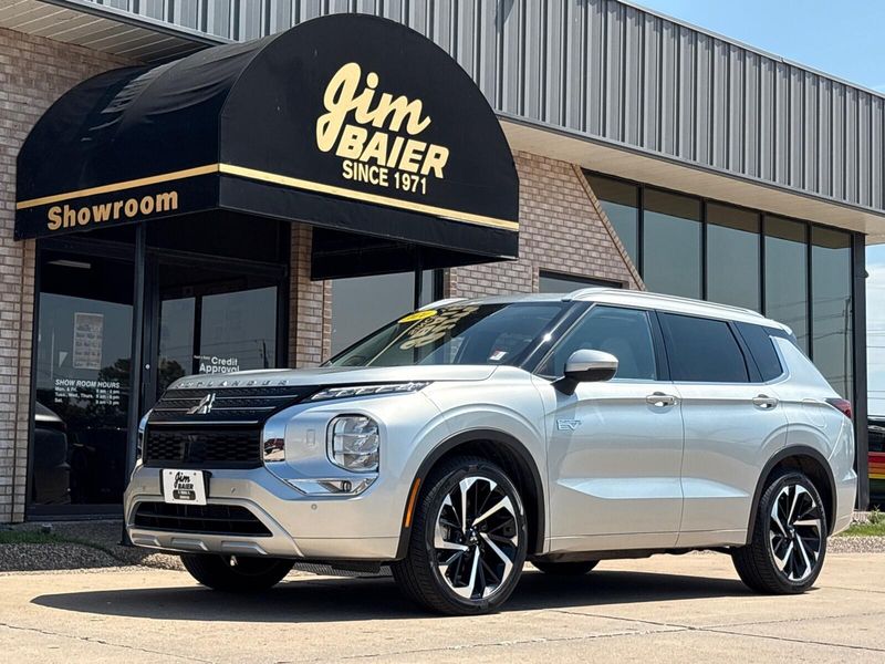Used 2024 Mitsubishi Outlander PHEV SELImage 1