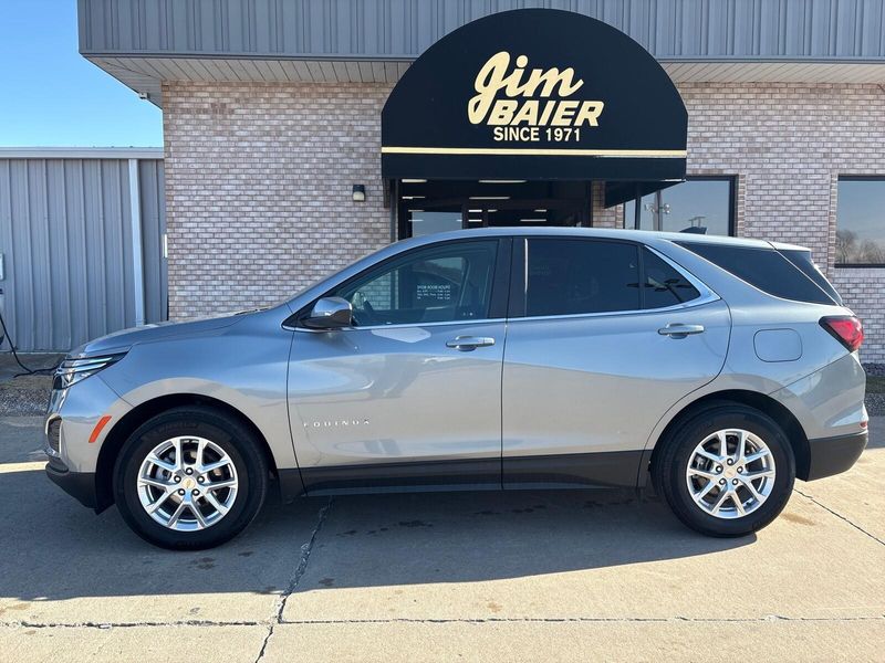 Used 2024 Chevrolet Equinox LTImage 2