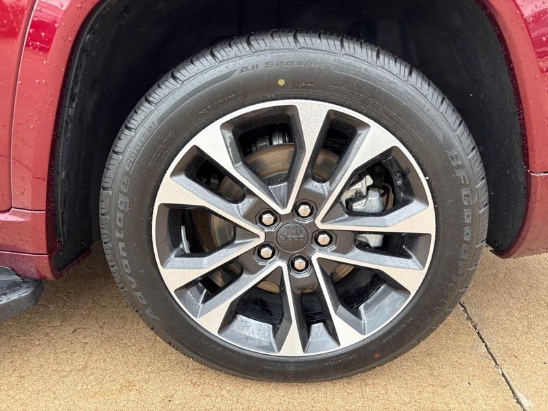 Used 2023 Jeep Grand Cherokee L OverlandImage 14