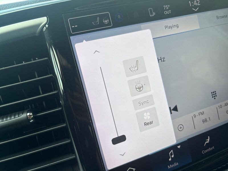 Used 2023 Chrysler Pacifica Touring LImage 20