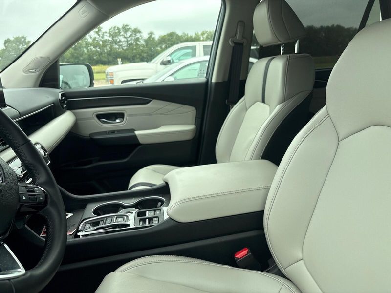Used 2026 Honda Pilot TouringImage 2