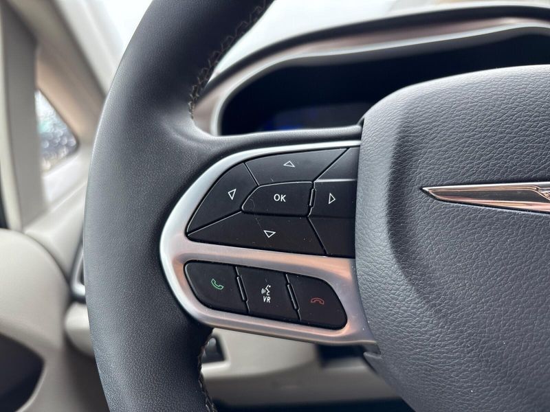 Used 2023 Chrysler Voyager LXImage 15