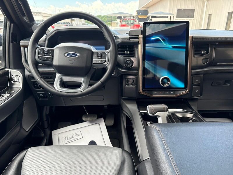 2023 Ford F-150 Lightning LariatImage 5