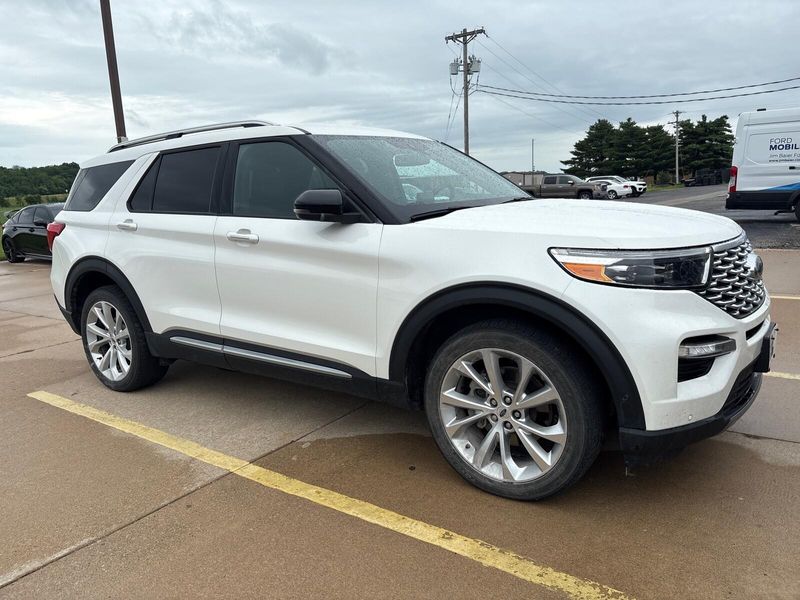 Used 2022 Ford Explorer PlatinumImage 11