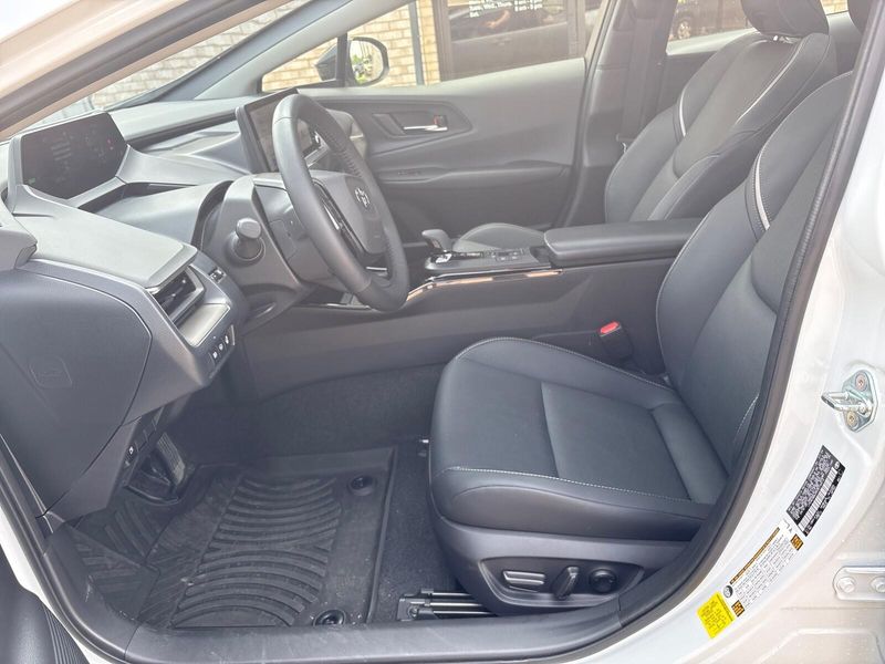 2024 Toyota Prius XLEImage 3