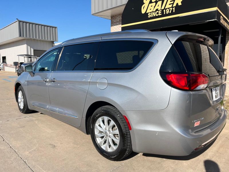 2018 Chrysler Pacifica Touring LImage 11