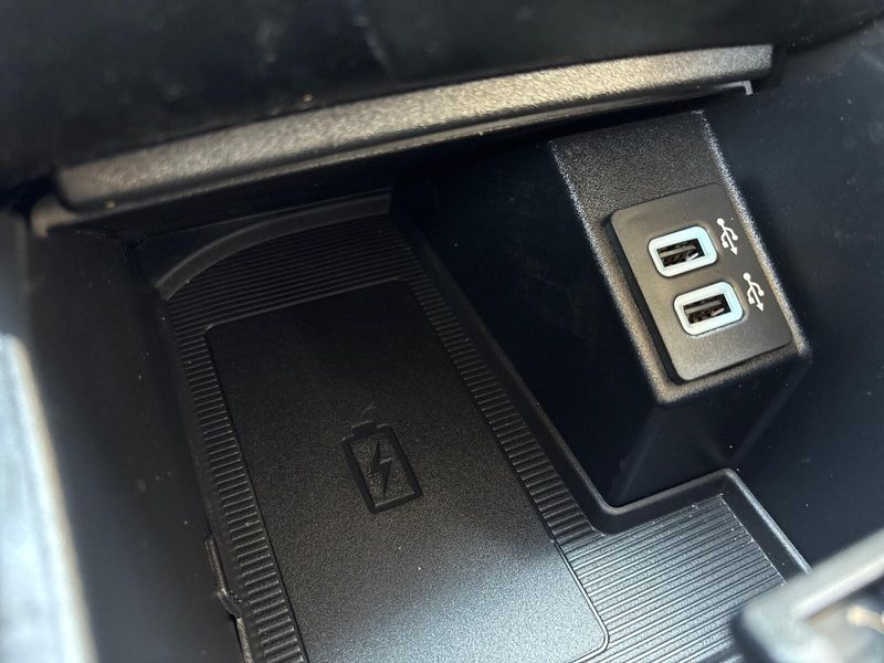 Used 2019 Ford Edge SELImage 17