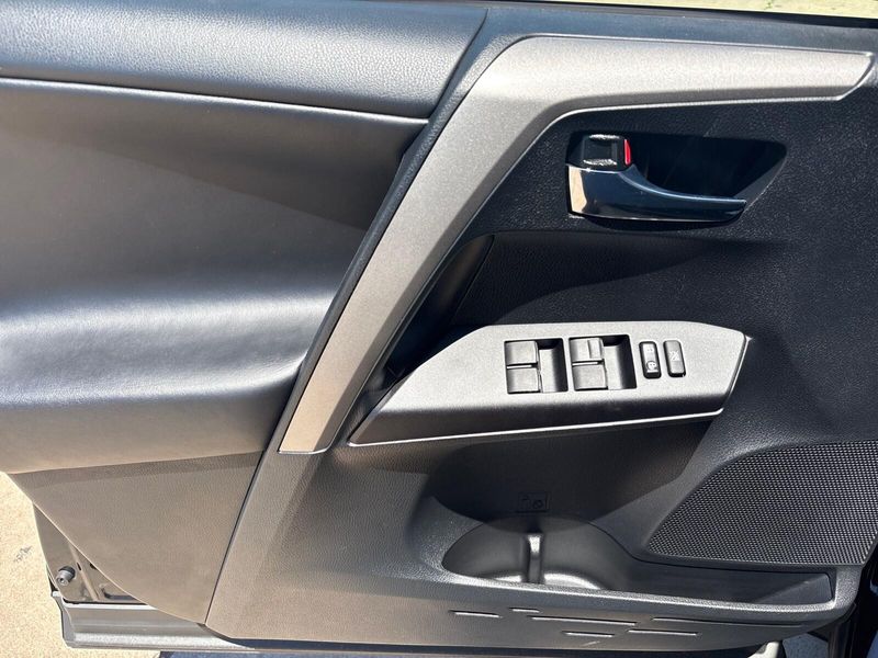 Used 2018 Toyota RAV4 XLEImage 12