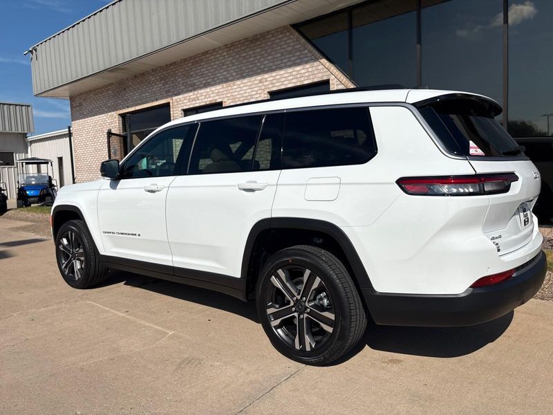New 2027 Jeep Grand Cherokee LimitedImage 11