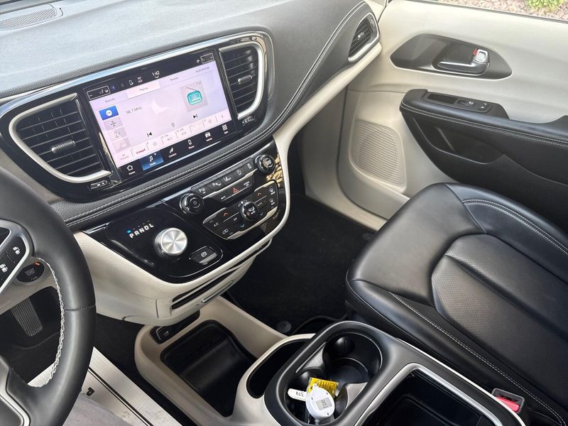 Used 2023 Chrysler Pacifica Touring LImage 15