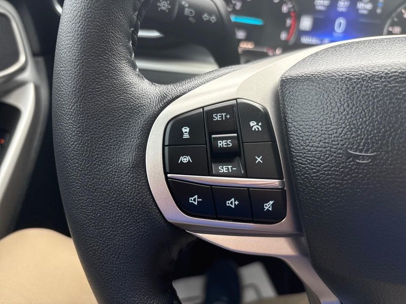 2024 Ford Explorer XLTImage 16