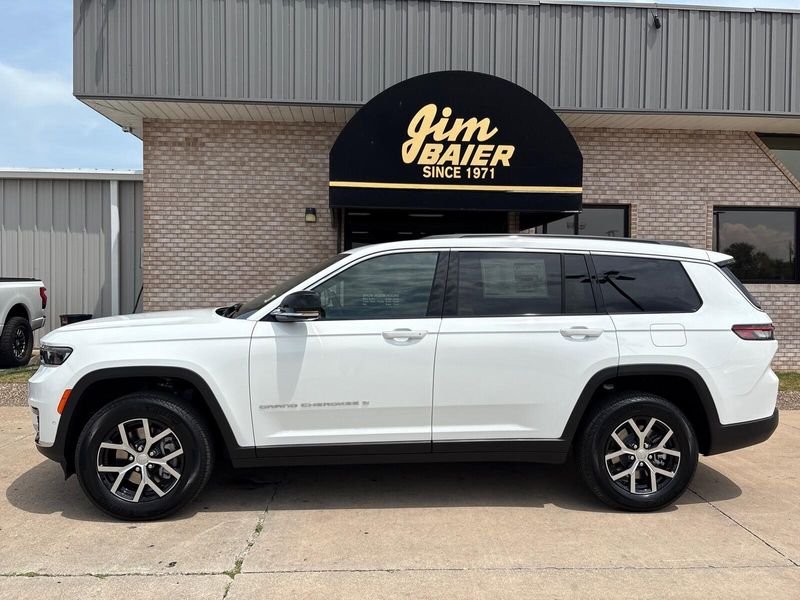 New 2025 Jeep Grand Cherokee L Limited 4x4Image 2