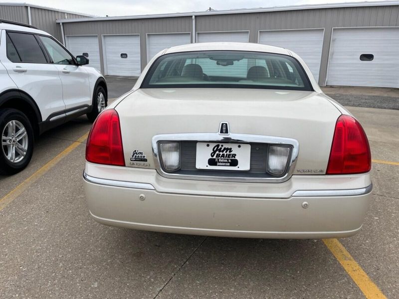 2003 Lincoln Town Car Cartier PremiumImage 8