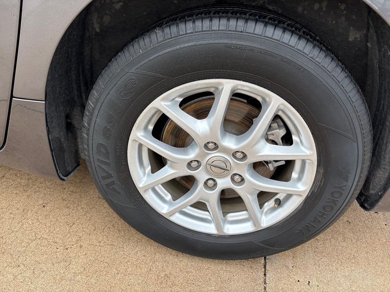Used 2023 Chrysler Voyager LXImage 12