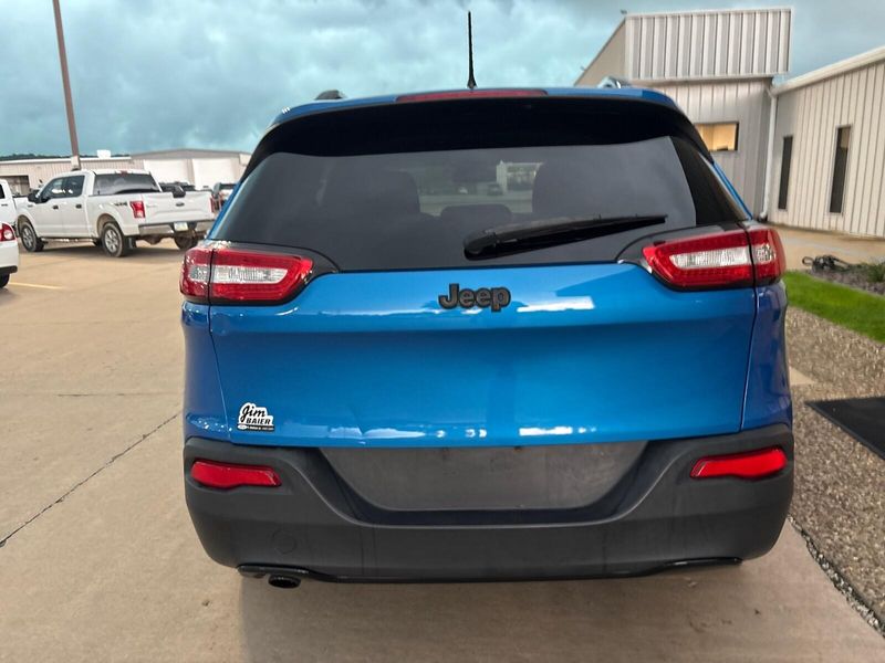Used 2017 Jeep Cherokee AltitudeImage 6