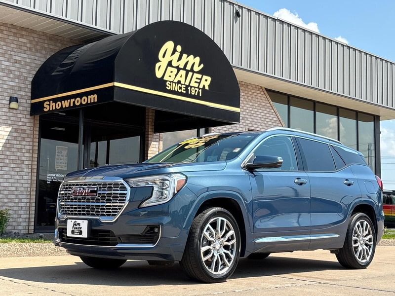 Used 2024 GMC Terrain DenaliImage 1