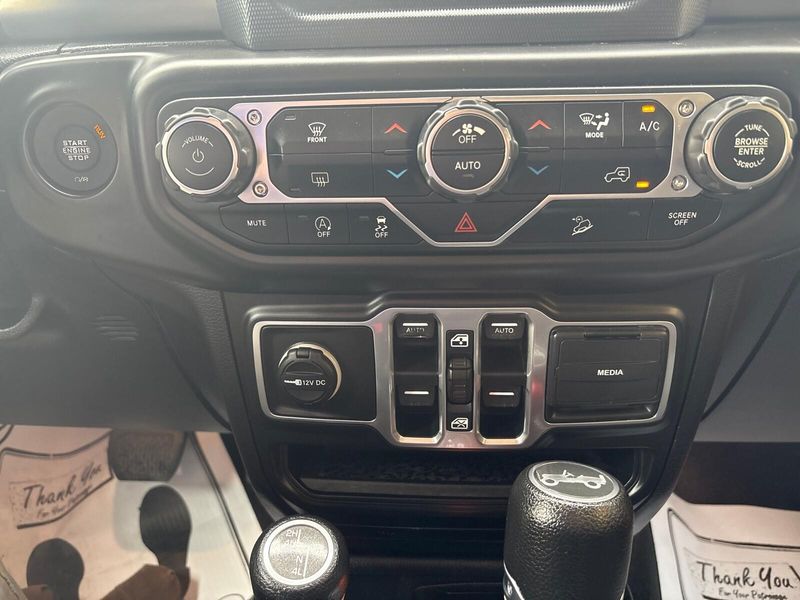 Used 2018 Jeep Wrangler Unlimited SportImage 17
