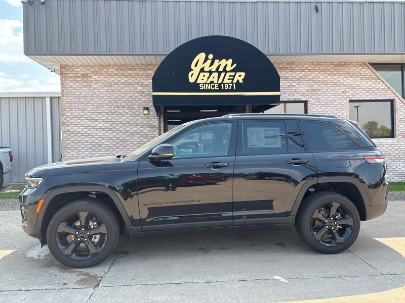 2025 Jeep Grand Cherokee Altitude X 4x4Image 2